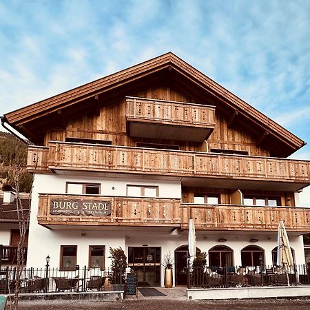 Burgstadl Aparthotel & Restaurant Ladis Exterior photo
